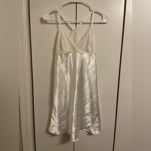 ❗️6 for $20❗️Apt9 White Lace Chemise